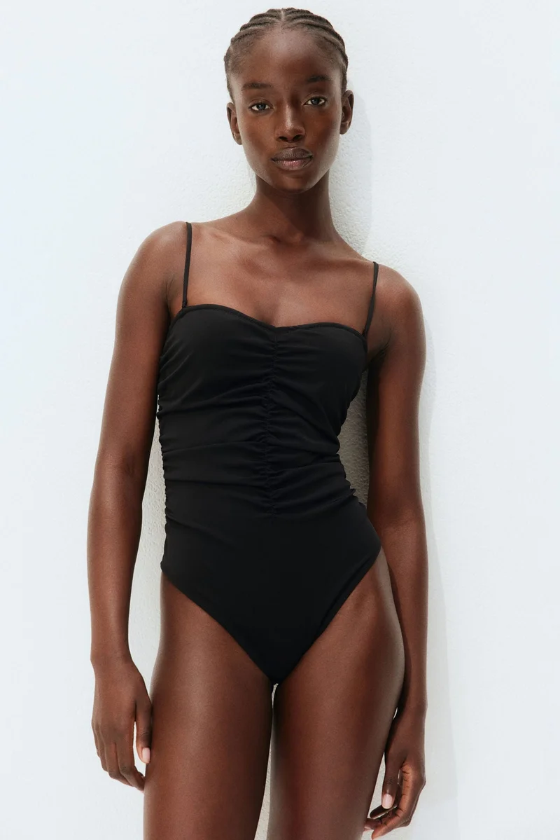 اتش اند ام ملابس سباحة باندو بقصّة تحدد الخصر بشكل متوسط